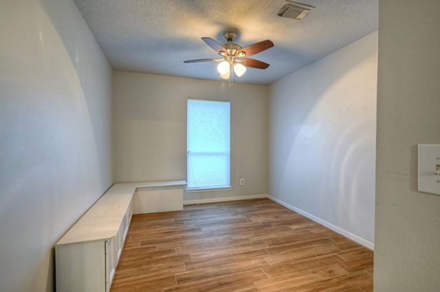 15 White Bark, The Woodlands, TX 77381