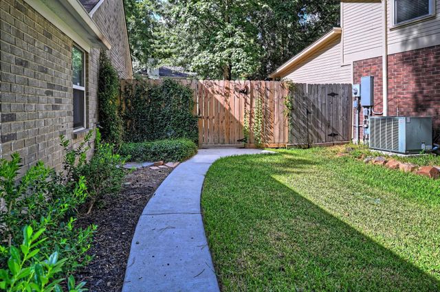 15 White Bark, The Woodlands, TX 77381