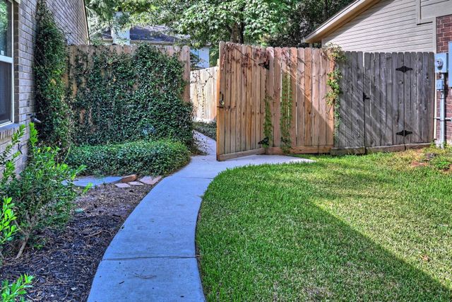 15 White Bark, The Woodlands, TX 77381