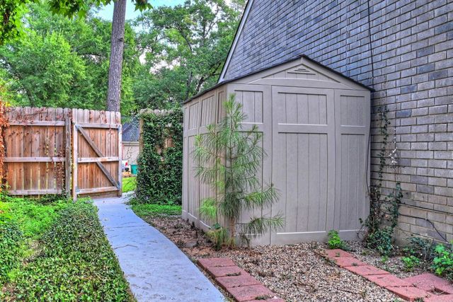 15 White Bark, The Woodlands, TX 77381