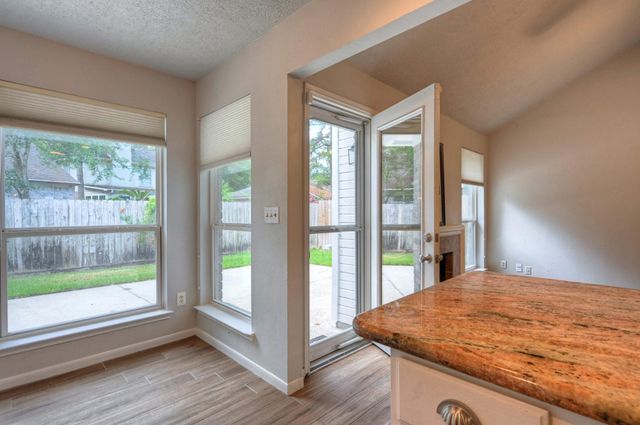 15 White Bark, The Woodlands, TX 77381
