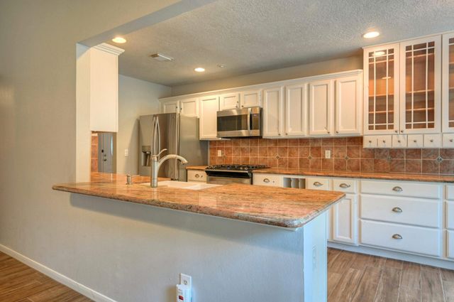 15 White Bark, The Woodlands, TX 77381