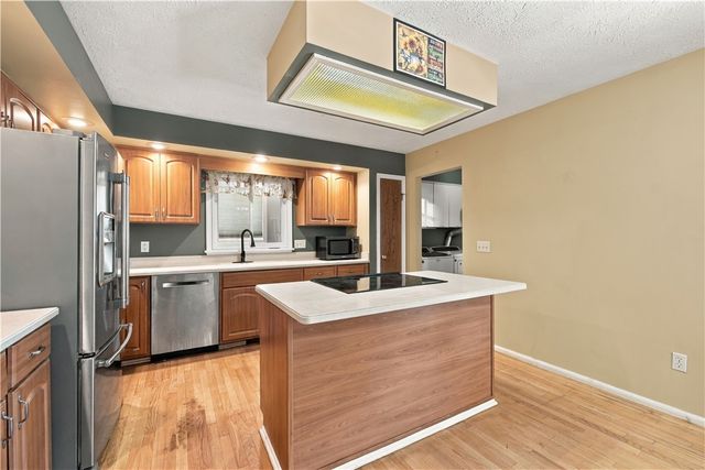 1296 Lakeville Lane, Webster, NY 14580
