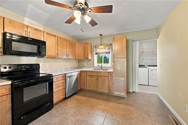 1296 Lakeville Lane, Webster, NY 14580