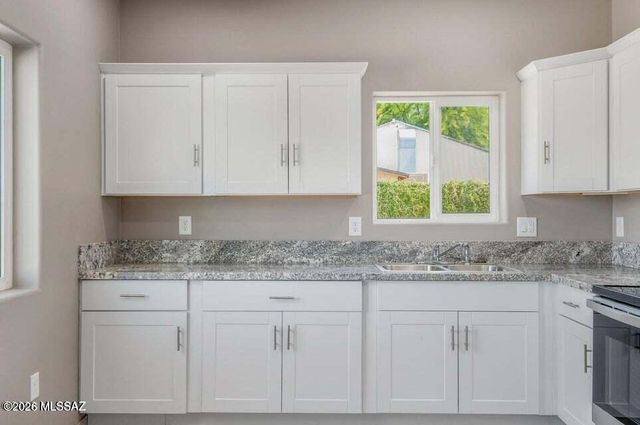 8041 E Escalante Road, Tucson, AZ 85730