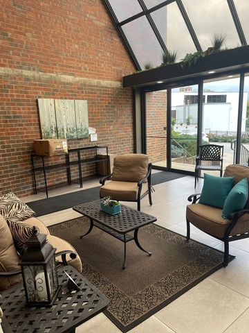 2 S Atrium Way 203, Elmhurst, IL 60126