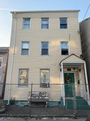 15 Elm St, Paterson City, NJ 07501