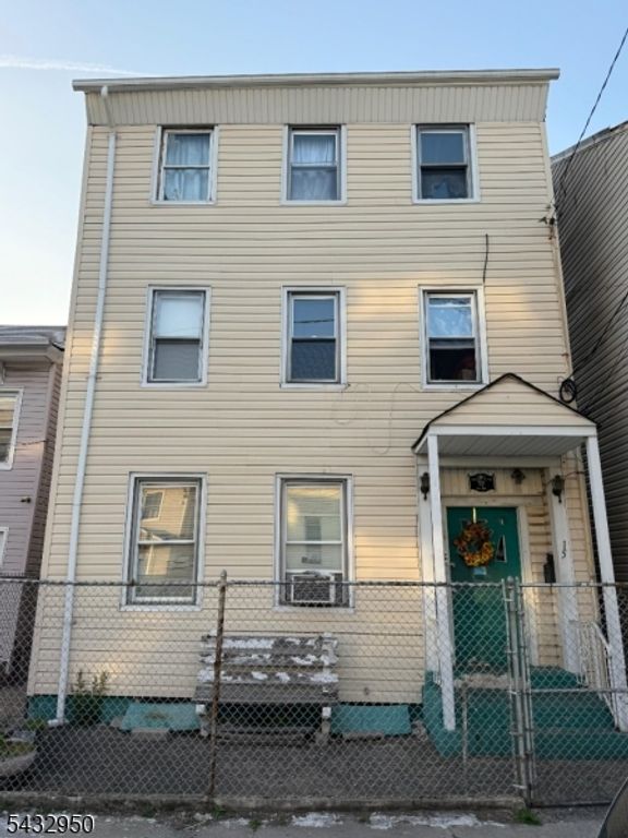 15 Elm St, Paterson City, NJ 07501