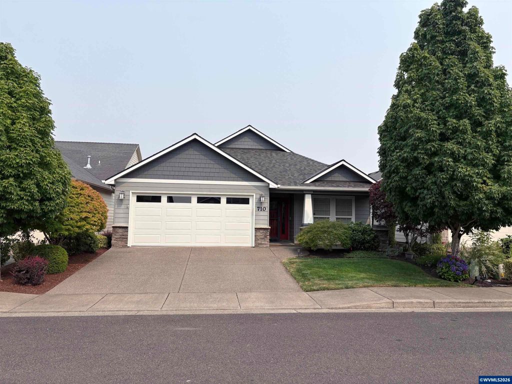 Image 1 of property listing at 710 SE Saint Andrews Ln, Dallas, OR 97338