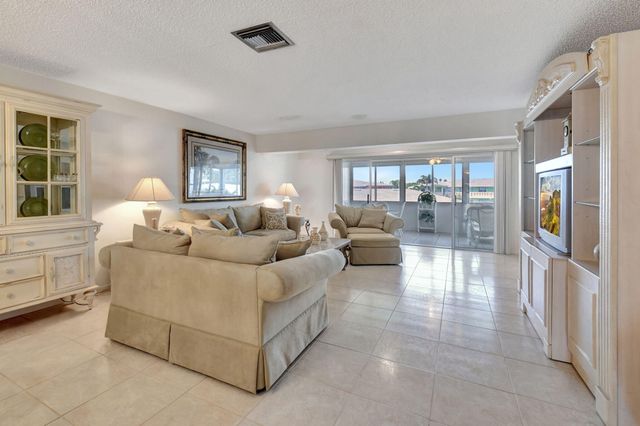 1670 NW 18TH Avenue 202, Delray Beach, FL 33445