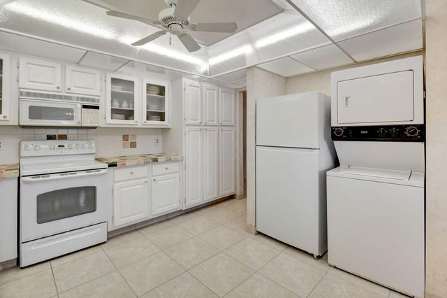 1670 NW 18TH Avenue 202, Delray Beach, FL 33445