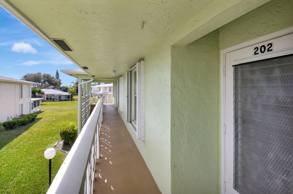 1670 NW 18TH Avenue 202, Delray Beach, FL 33445
