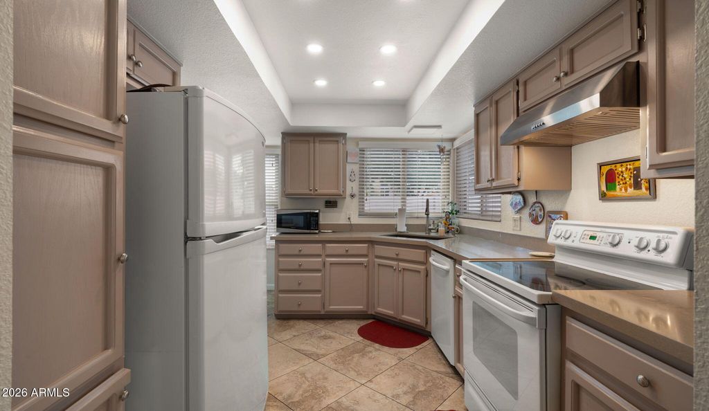 Image 14 of property listing at 10996 N 60TH Drive, Glendale, AZ 85304