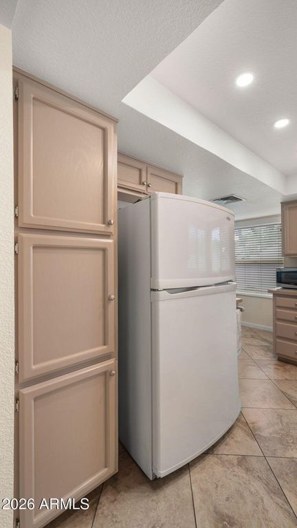 Image 15 of property listing at 10996 N 60TH Drive, Glendale, AZ 85304