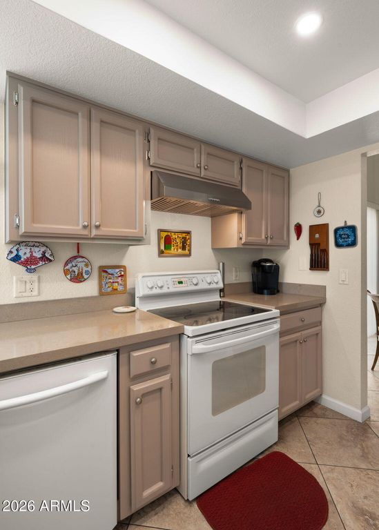 Image 16 of property listing at 10996 N 60TH Drive, Glendale, AZ 85304