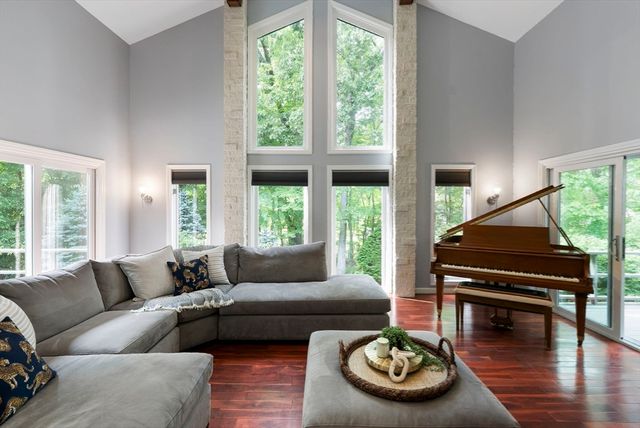 550 Wolf Swamp, Longmeadow, MA 01106
