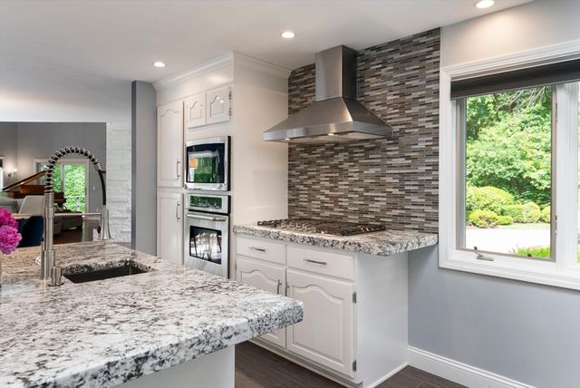 550 Wolf Swamp, Longmeadow, MA 01106