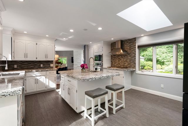 550 Wolf Swamp, Longmeadow, MA 01106