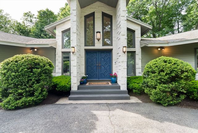 550 Wolf Swamp, Longmeadow, MA 01106