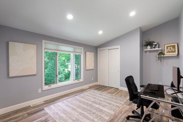 550 Wolf Swamp, Longmeadow, MA 01106