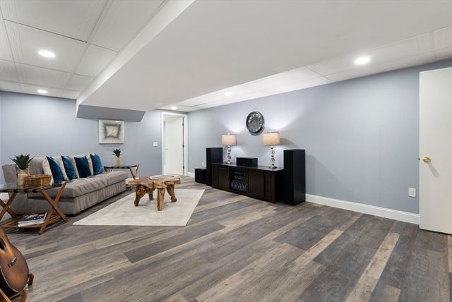 550 Wolf Swamp, Longmeadow, MA 01106