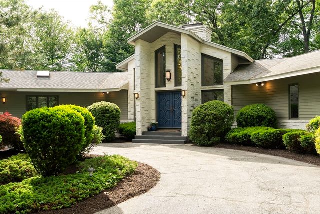 550 Wolf Swamp, Longmeadow, MA 01106