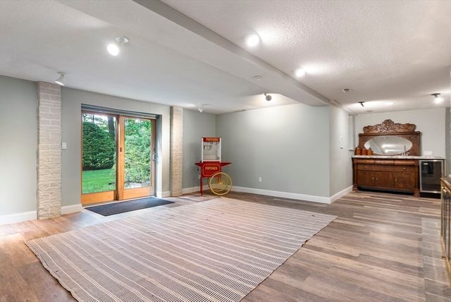 550 Wolf Swamp, Longmeadow, MA 01106