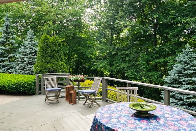 550 Wolf Swamp, Longmeadow, MA 01106