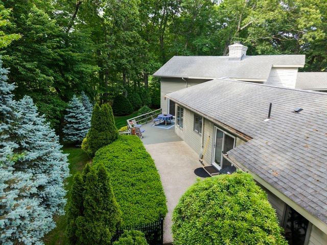 550 Wolf Swamp, Longmeadow, MA 01106