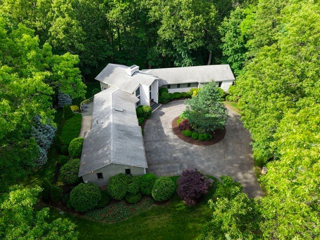 550 Wolf Swamp, Longmeadow, MA 01106