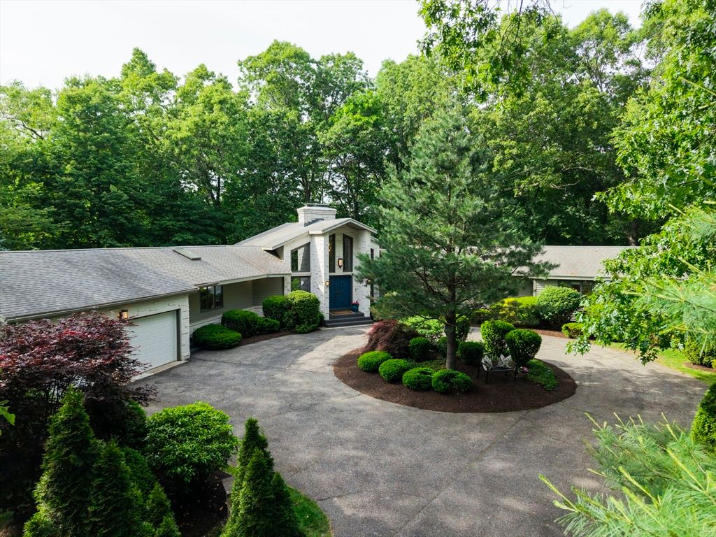 550 Wolf Swamp, Longmeadow, MA 01106