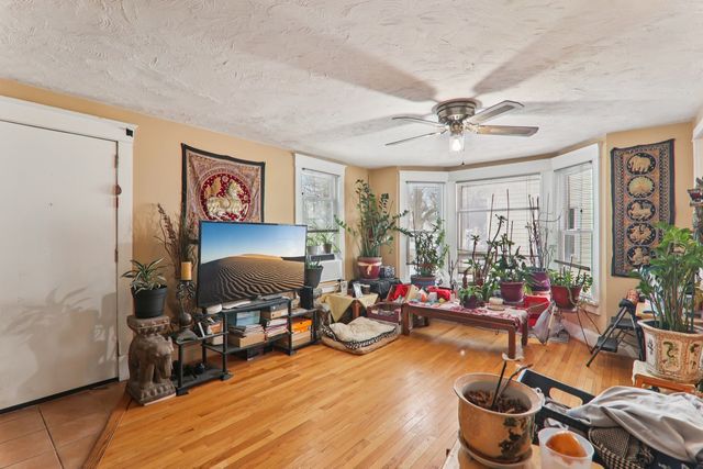 262 S WESTON Avenue, Elgin, IL 60123