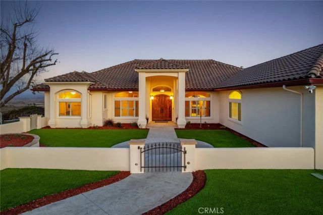 5495 Vista Serrano, Paso Robles, CA 93446