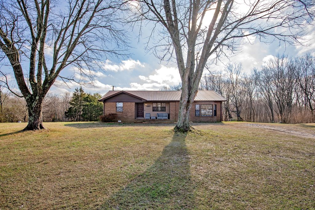 4169 Bledsoe St, Westmoreland, TN 37186