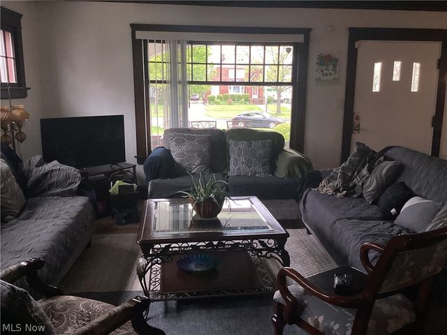3306 West Boulevard, Cleveland, OH 44111