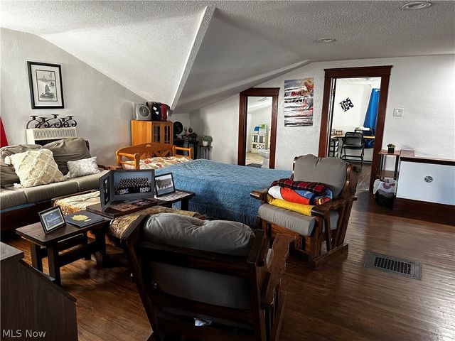 3306 West Boulevard, Cleveland, OH 44111