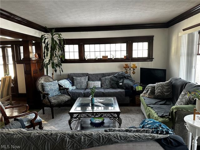 3306 West Boulevard, Cleveland, OH 44111