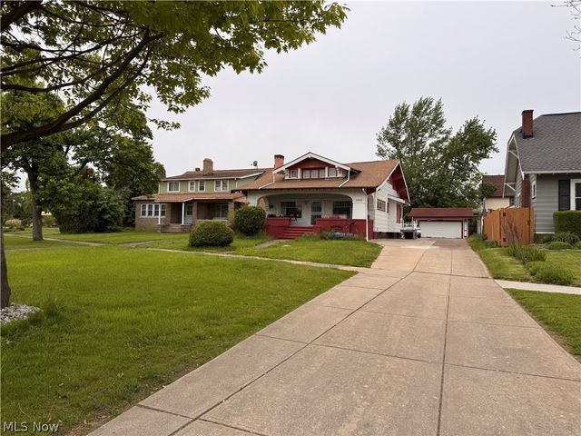3306 West Boulevard, Cleveland, OH 44111