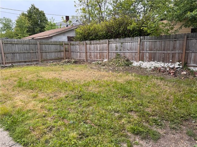 3306 West Boulevard, Cleveland, OH 44111