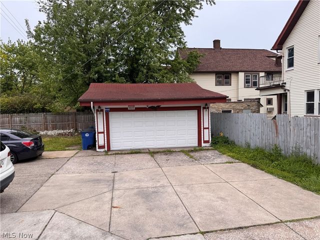 3306 West Boulevard, Cleveland, OH 44111