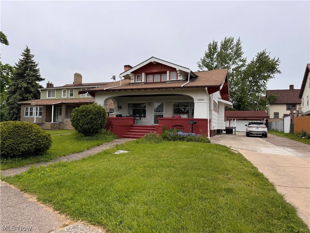 3306 West Boulevard, Cleveland, OH 44111