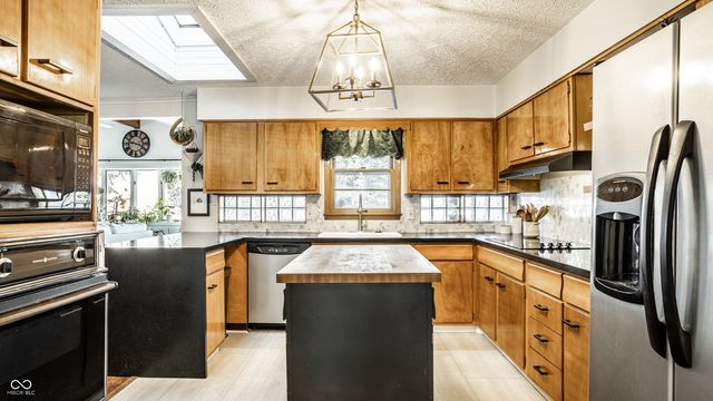 8270 E 12th Street, Indianapolis, IN 46219