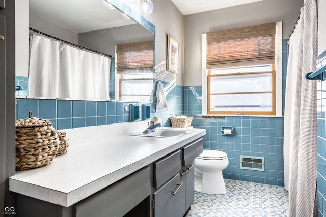 8270 E 12th Street, Indianapolis, IN 46219