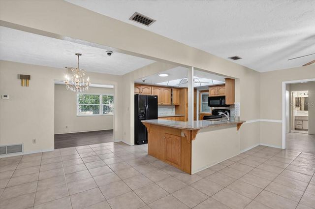 6999 16TH AVENUE N, St Petersburg, FL 33710