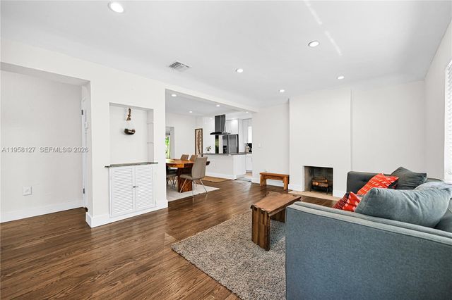 295 De Leon Dr, Miami Springs, FL 33166