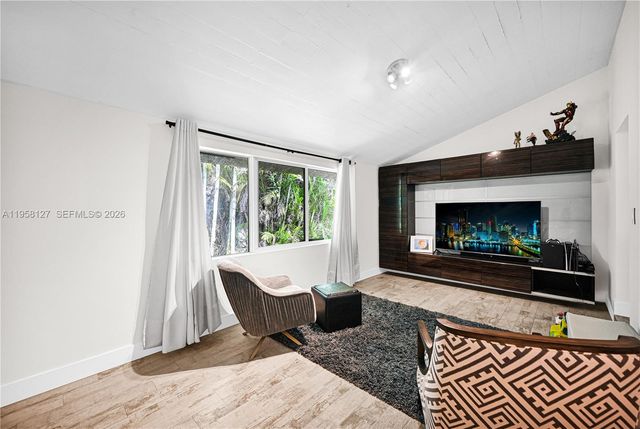 295 De Leon Dr, Miami Springs, FL 33166