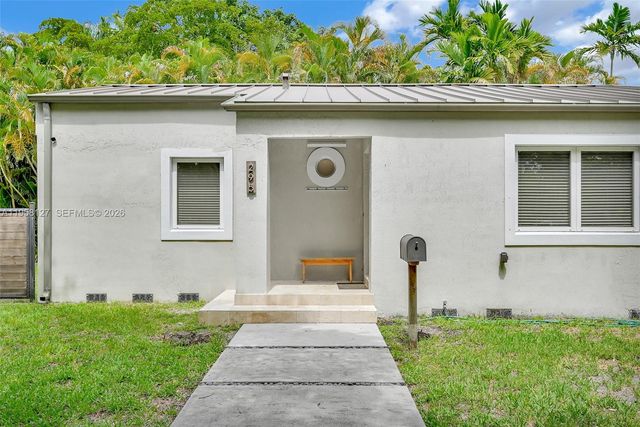 295 De Leon Dr, Miami Springs, FL 33166