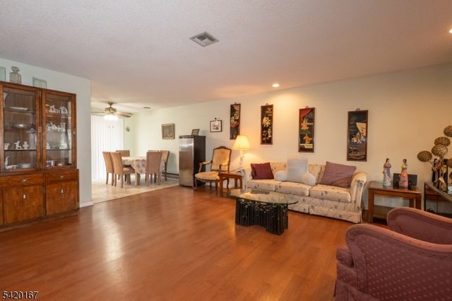 264 Crosse Dr B, Monroe Twp., NJ 08831