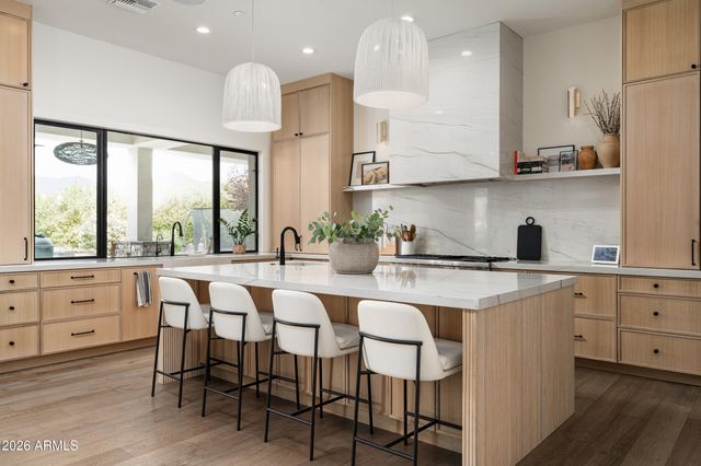 10620 E CHOLLA Street, Scottsdale, AZ 85259