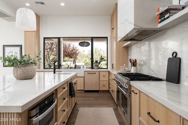 10620 E CHOLLA Street, Scottsdale, AZ 85259